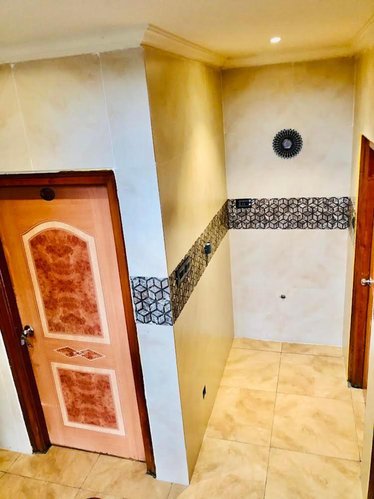 Hotel Tejasri Residency Vijayawāda Екстериор снимка