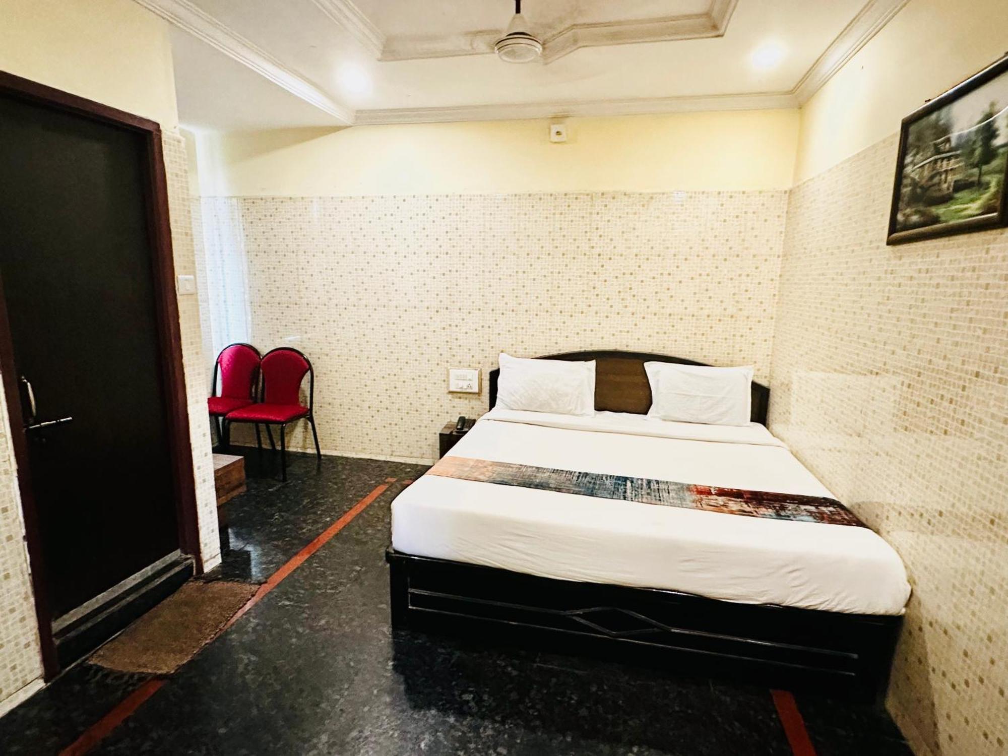 Hotel Tejasri Residency Vijayawāda Екстериор снимка