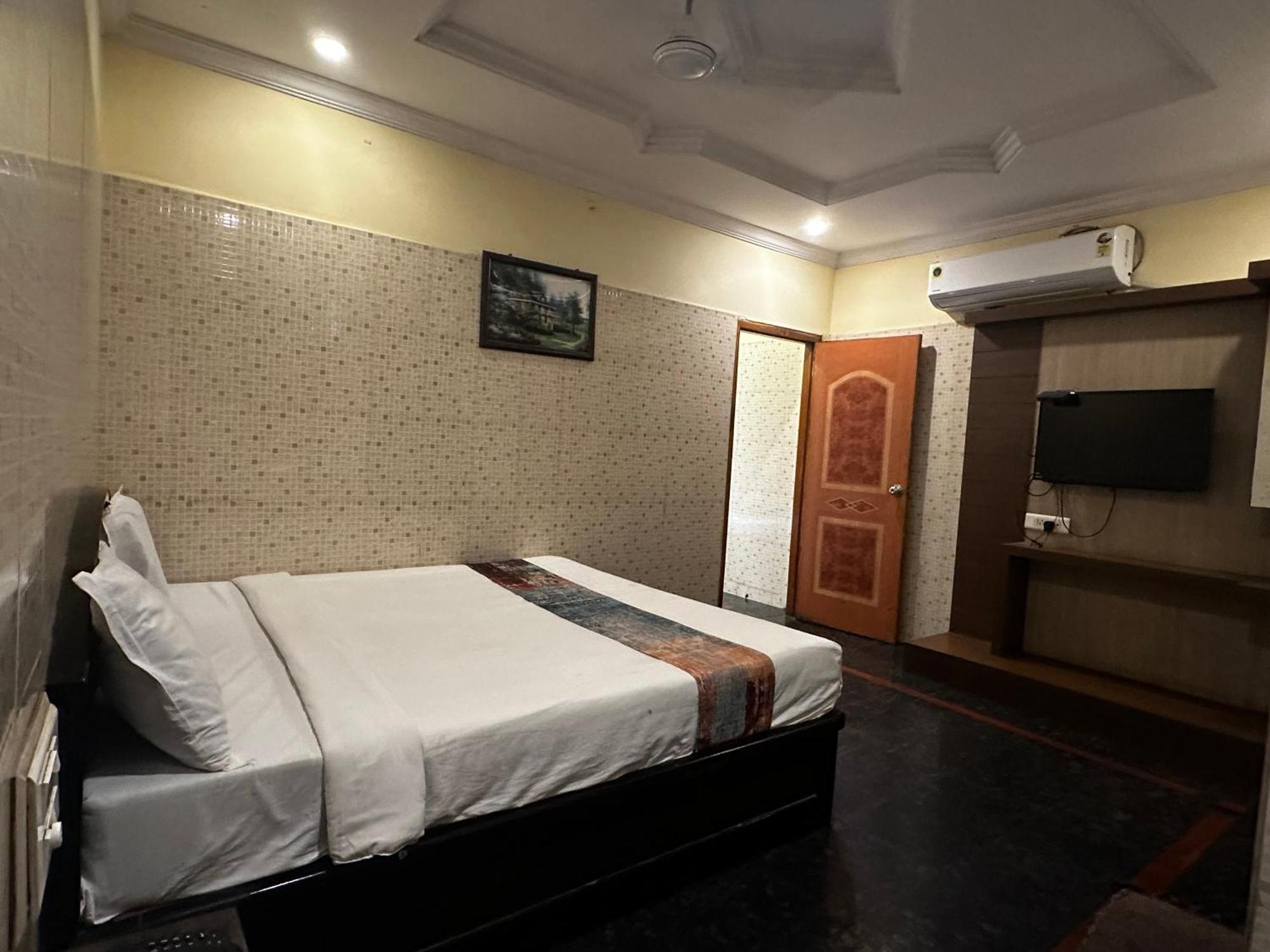 Hotel Tejasri Residency Vijayawāda Екстериор снимка